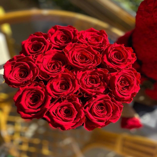 Box of 13 red roses Resim 2