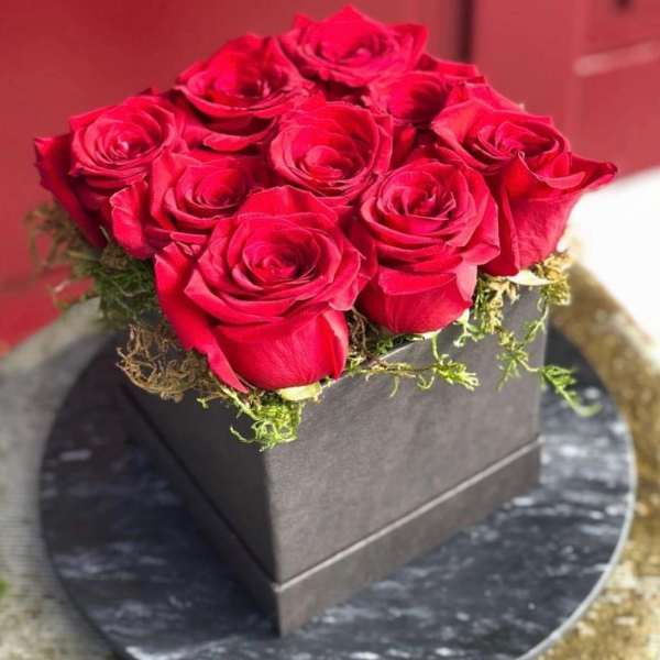 9 red roses in box Resim 2
