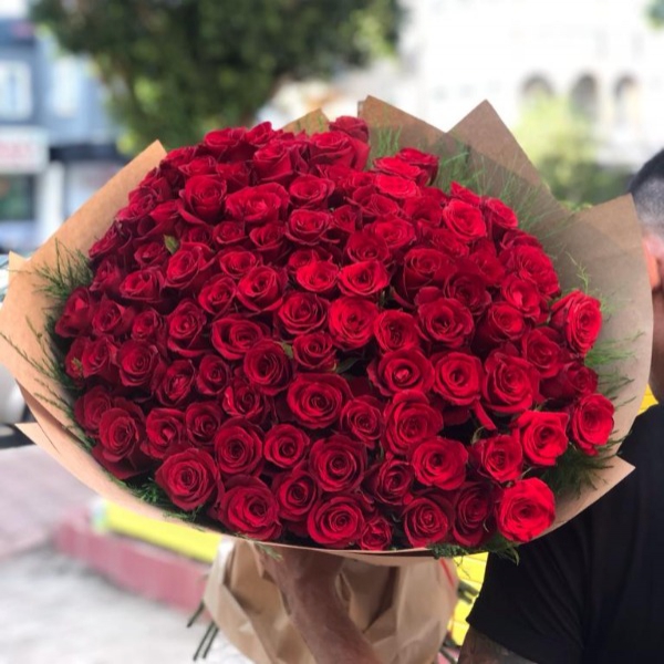 101 Imported Red Roses Bouquet Resim 2