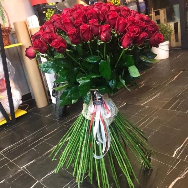 51 imported red roses bouquet (1 meter) Resim 2