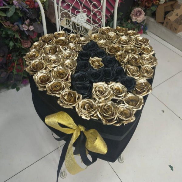 51 Gold-Black Heart-Shaped Imported Roses Box  Resim 1