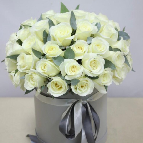 51 White Imported Roses Box Resim 1