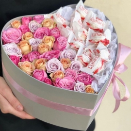  Заказ цветов в Анталия Конфеты Raffaello и розы в коробке в форме сердца